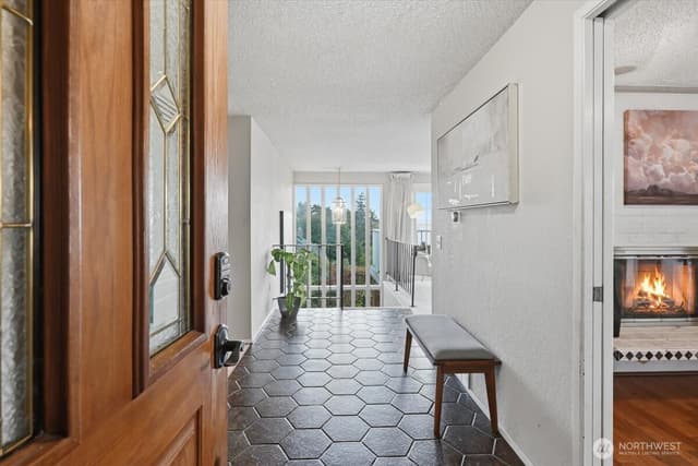 Property photo for 8205 S 123rd Place, Seattle photo 4