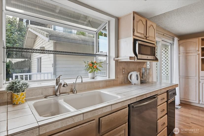 Property photo for 8205 S 123rd Place, Seattle photo 13