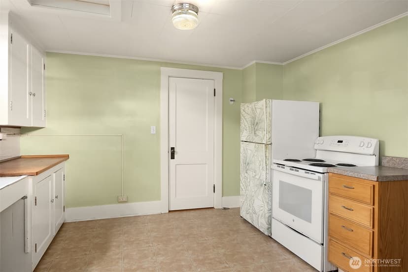 Property photo for 943 N 103rd Street, Seattle photo 6