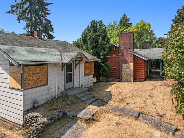 Property photo for 943 N 103rd Street, Seattle photo 2