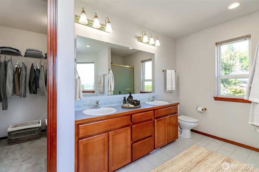 Property photo for 5705 51st Avenue Ct E, Tacoma photo 15