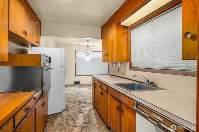 Property photo for 941 N 103rd Street, Seattle photo 5