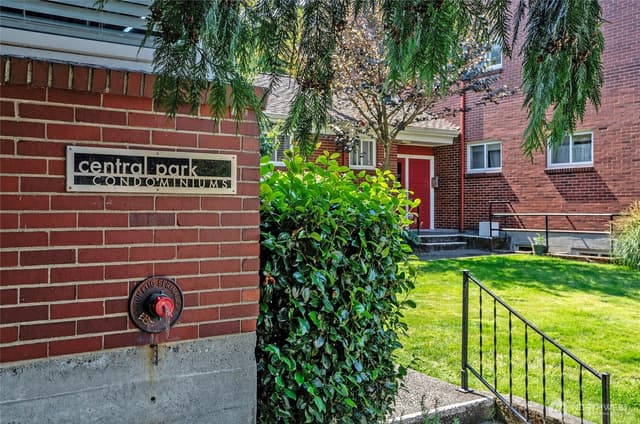 Property photo for 4405 SW Alaska Street #304, Seattle photo 2