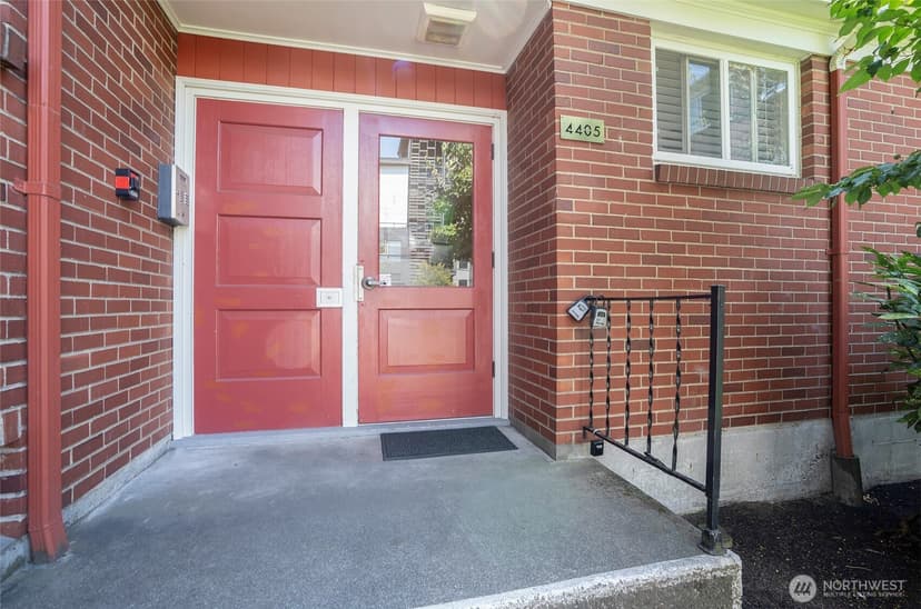 Property photo for 4405 SW Alaska Street #304, Seattle photo 5