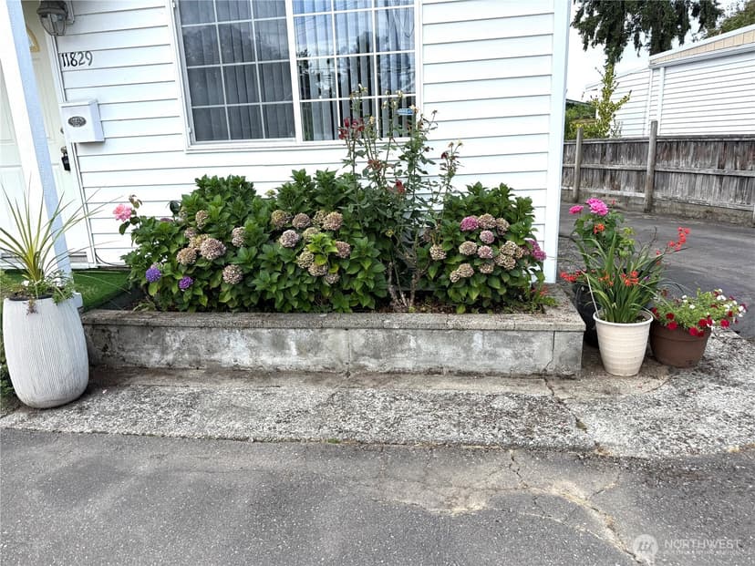 Property photo for 11829 76 Avenue S, Seattle photo 30