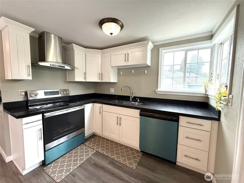 Property photo for 11829 76 Avenue S, Seattle photo 9