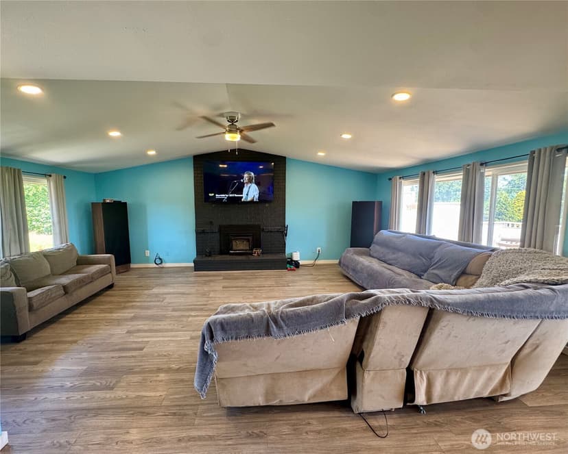 Property photo for 15625 11th Avenue NE, Arlington photo 11