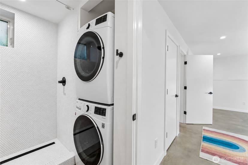 Property photo for 2303 E Alder Street, Seattle photo 32