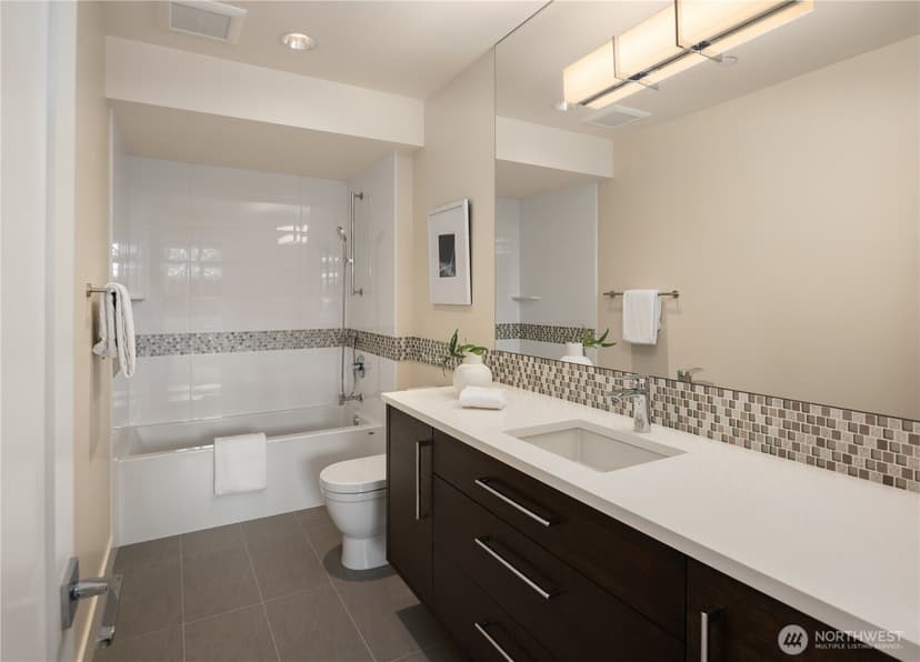 Property photo for 9404 NE 20th Street, Clyde Hill photo 26