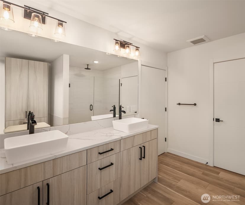 Property photo for 3406 B 34th Avenue W, Seattle photo 11
