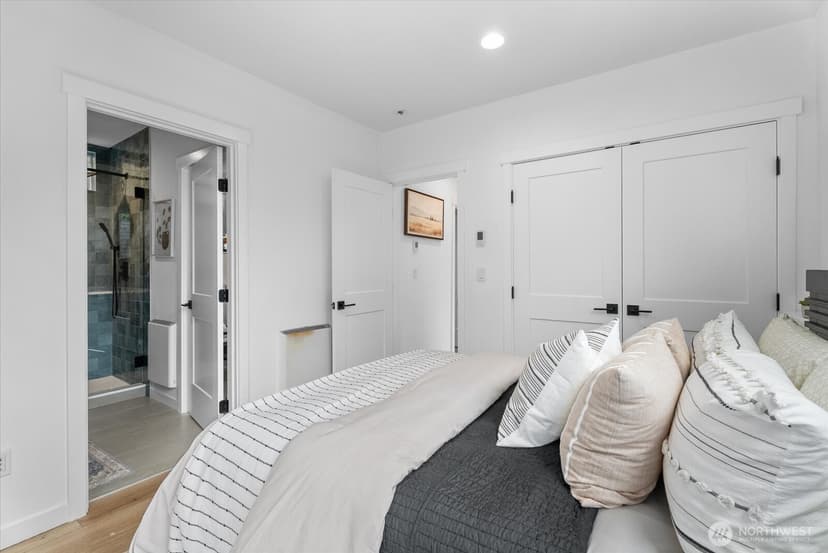 Property photo for 3111 Queen Anne Avenue N, Seattle photo 12