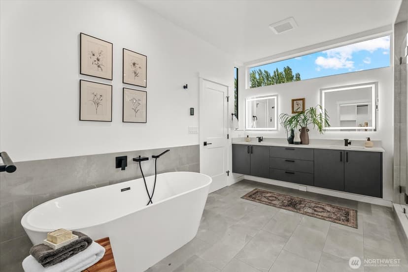 Property photo for 3111 Queen Anne Avenue N, Seattle photo 20