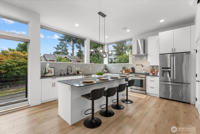 Property photo for 3111 Queen Anne Avenue N, Seattle photo 3