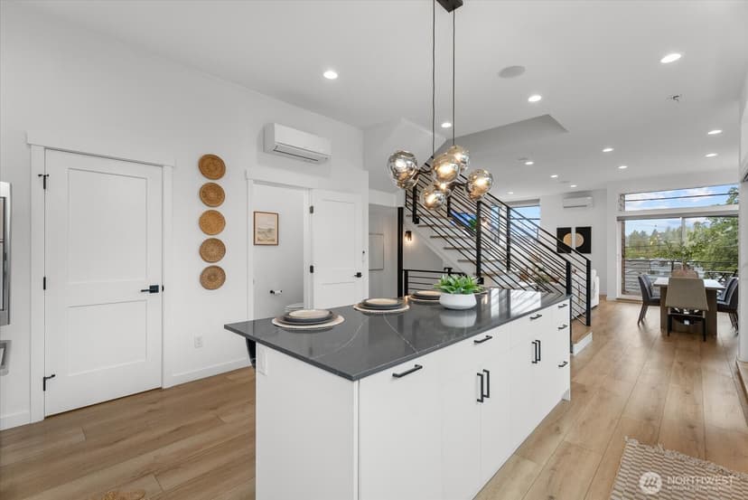 Property photo for 3111 Queen Anne Avenue N, Seattle photo 6