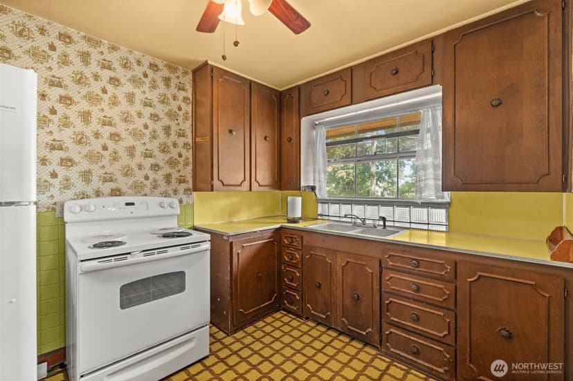 Property photo for 15202 Washington Avenue SW, Lakewood photo 18
