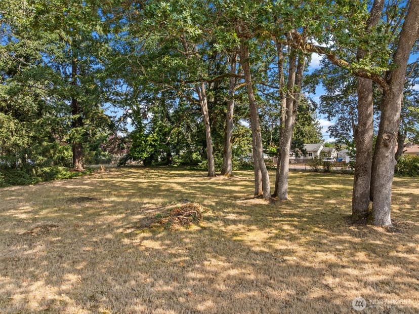 Property photo for 15202 Washington Avenue SW, Lakewood photo 2