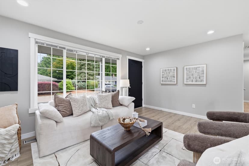 Property photo for 14237 105th Avenue NE, Kirkland photo 18