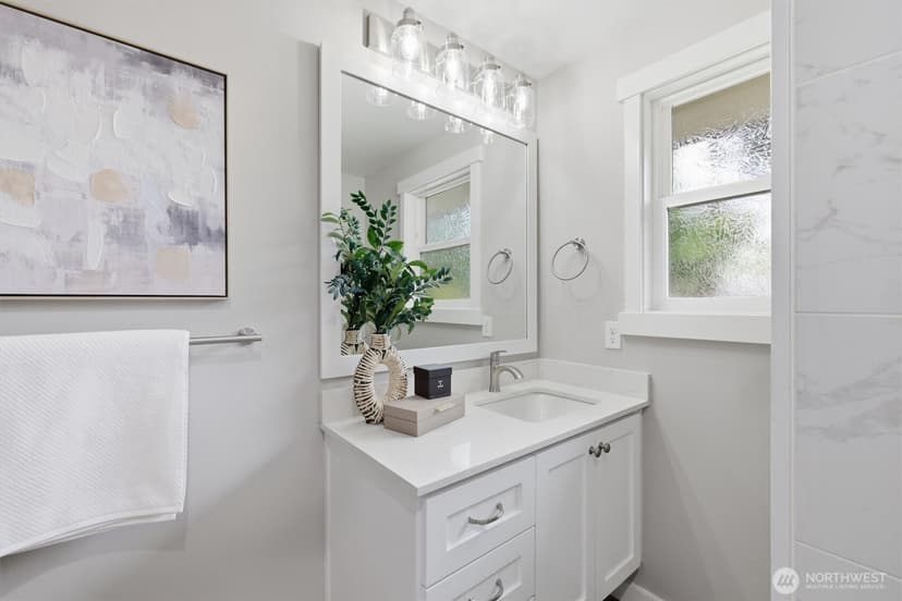 Property photo for 14237 105th Avenue NE, Kirkland photo 10