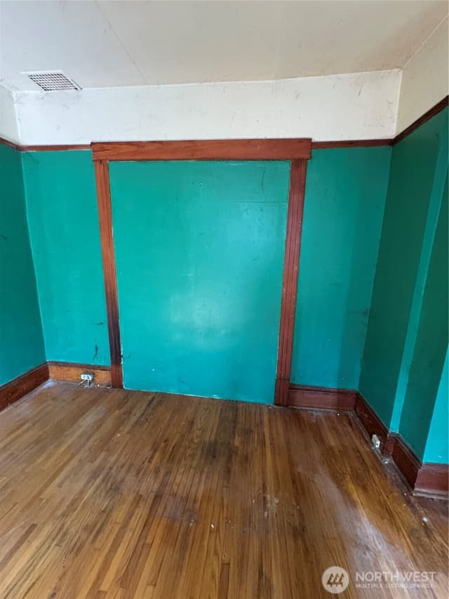 Property photo for 5247 Brooklyn Avenue NE, Seattle photo 3
