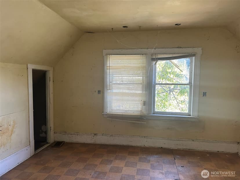Property photo for 5247 Brooklyn Avenue NE, Seattle photo 10