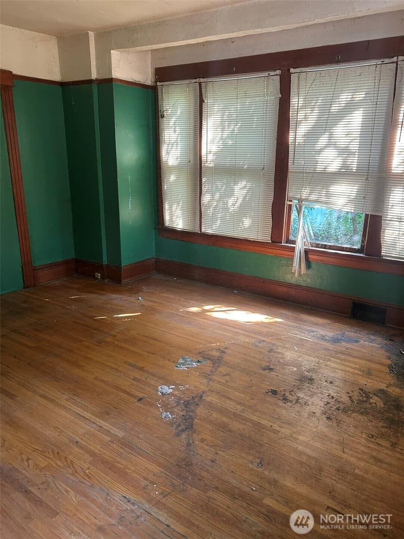 Property photo for 5247 Brooklyn Avenue NE, Seattle photo 6