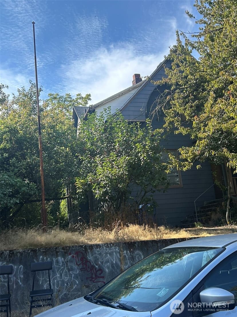 Property photo for 5247 Brooklyn Avenue NE, Seattle photo 21