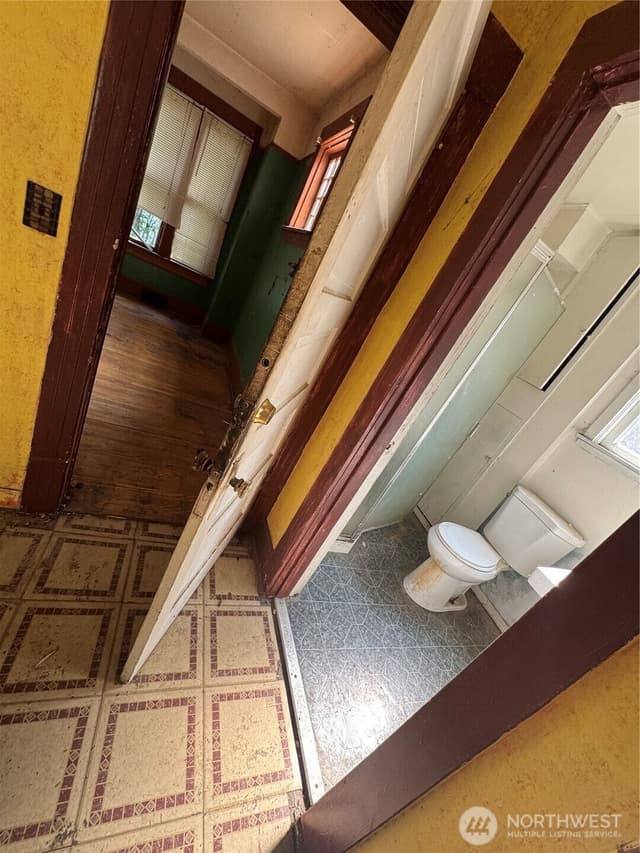 Property photo for 5247 Brooklyn Avenue NE, Seattle photo 2