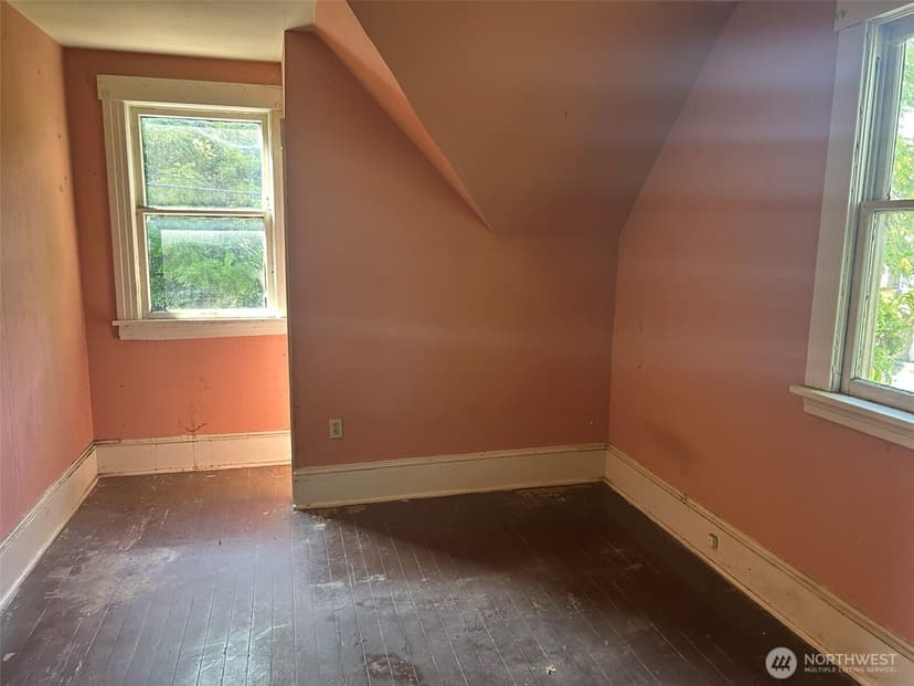 Property photo for 5247 Brooklyn Avenue NE, Seattle photo 9