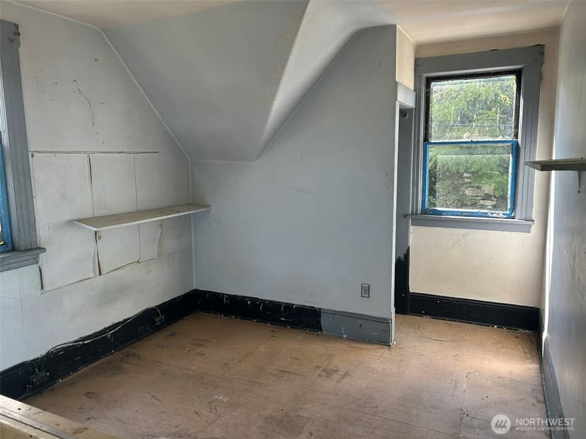 Property photo for 5247 Brooklyn Avenue NE, Seattle photo 12