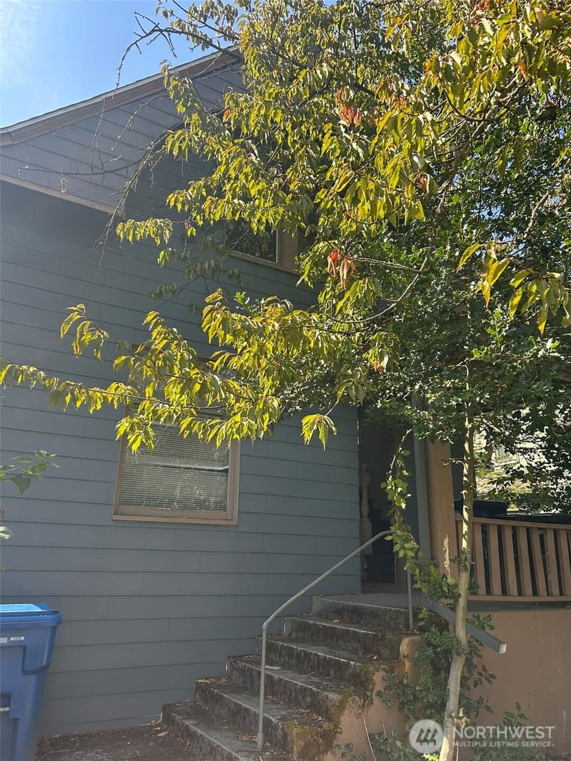 Property photo for 5247 Brooklyn Avenue NE, Seattle photo 13