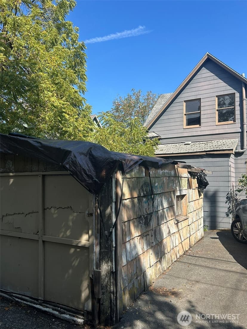 Property photo for 5247 Brooklyn Avenue NE, Seattle photo 19