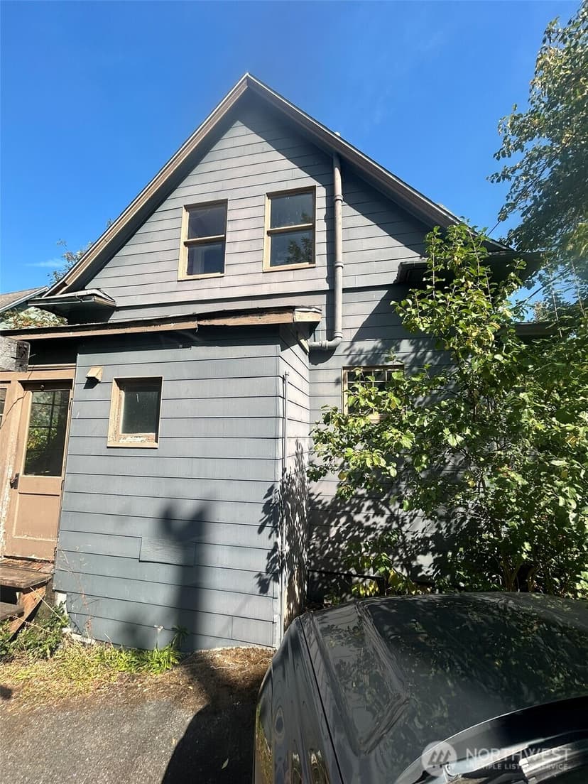 Property photo for 5247 Brooklyn Avenue NE, Seattle photo 15