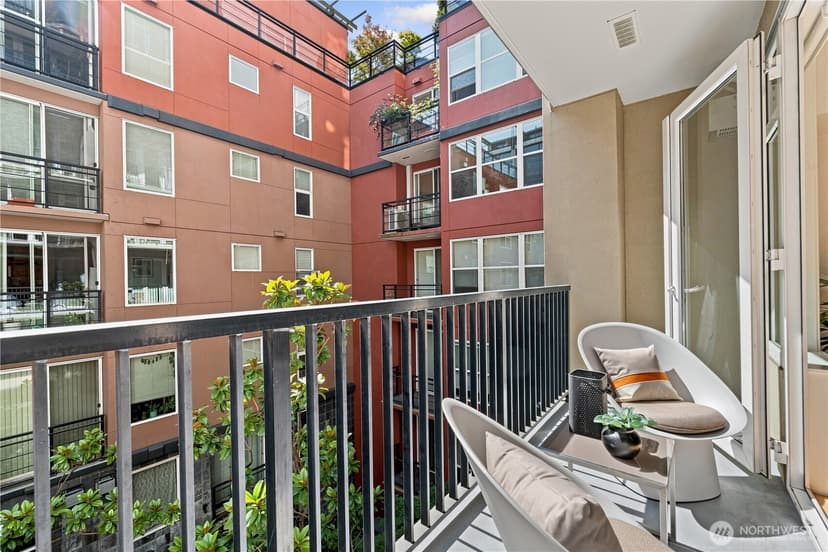 Property photo for 2607 Western Avenue #302, Seattle photo 8