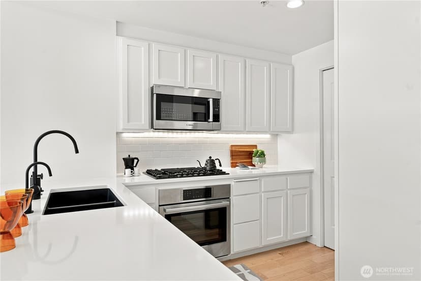Property photo for 2607 Western Avenue #302, Seattle photo 14