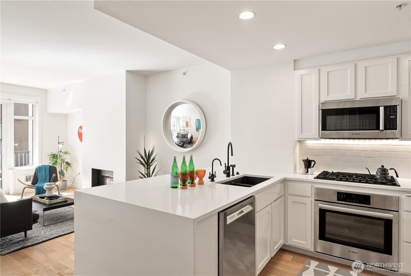 Property photo for 2607 Western Avenue #302, Seattle photo 11