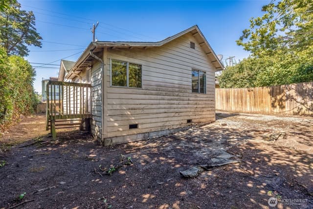 Property photo for 5208 15th Avenue S, Seattle photo 2