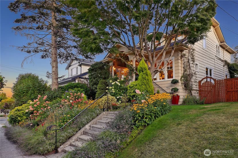 Property photo for 1023 N 49th Street, Seattle photo 40