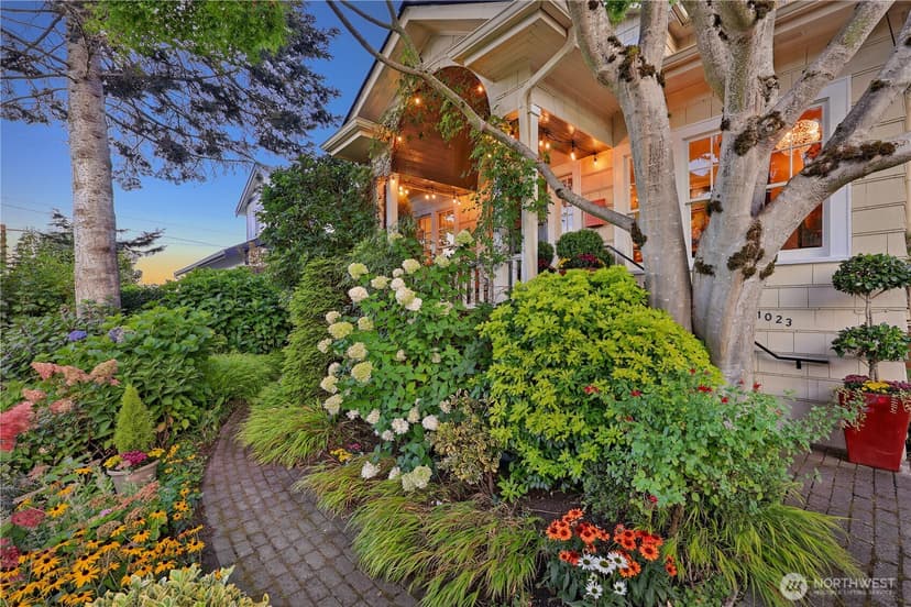 Property photo for 1023 N 49th Street, Seattle photo 6
