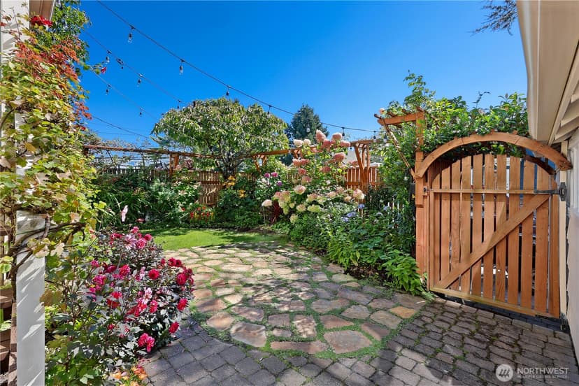 Property photo for 1023 N 49th Street, Seattle photo 36