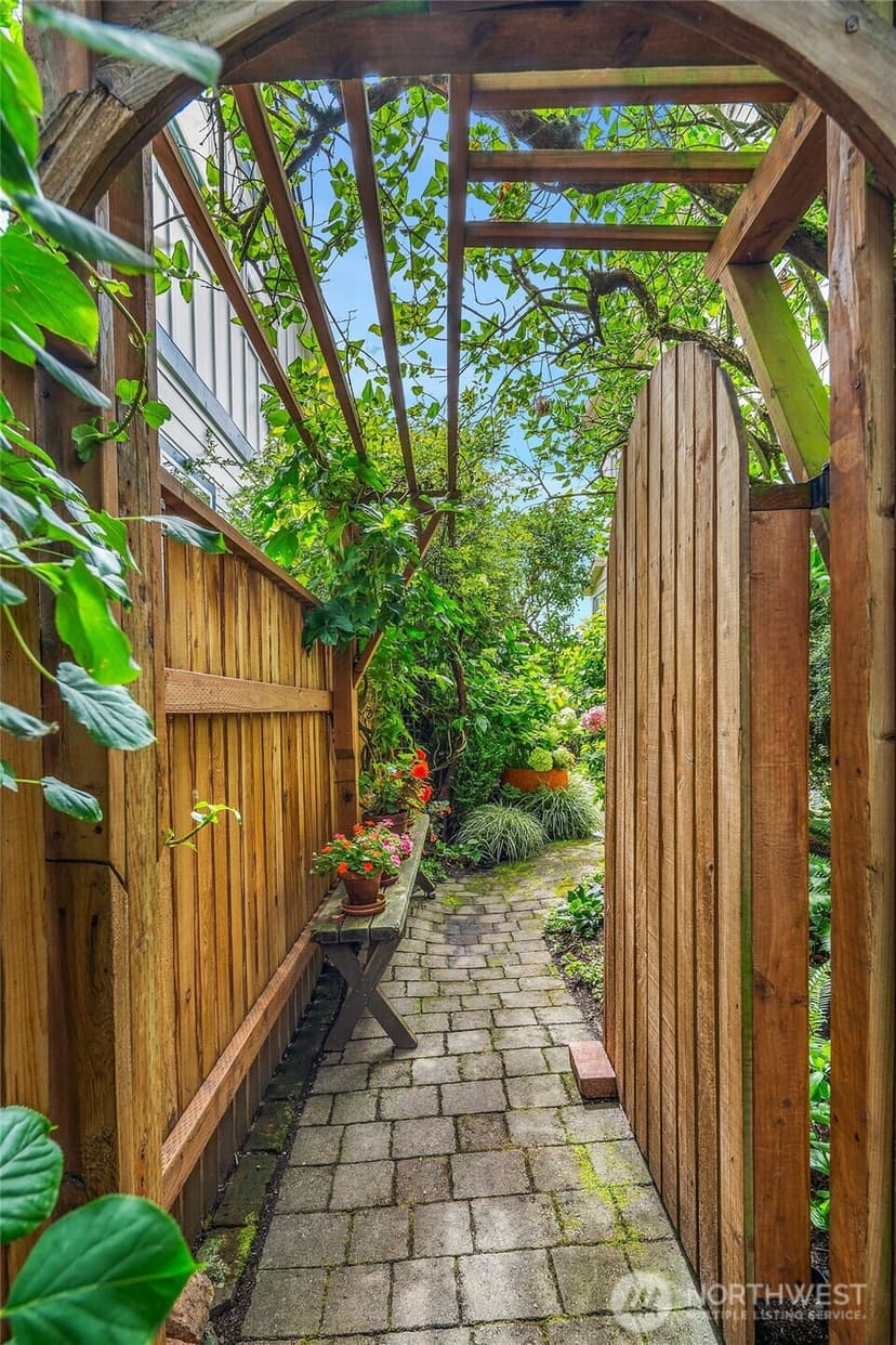 Property photo for 1023 N 49th Street, Seattle photo 35