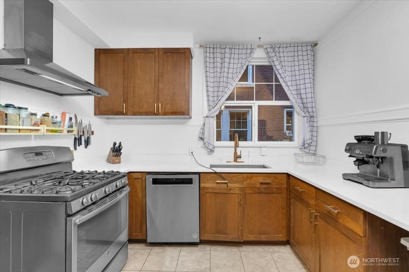 Property photo for 615 Boren Avenue #8, Seattle photo 16