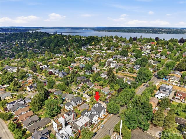 Property photo for 1401 29th Avenue, Seattle photo 3