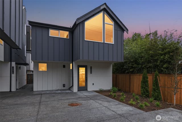 Property photo for 1409 29th Avenue, Seattle photo 2