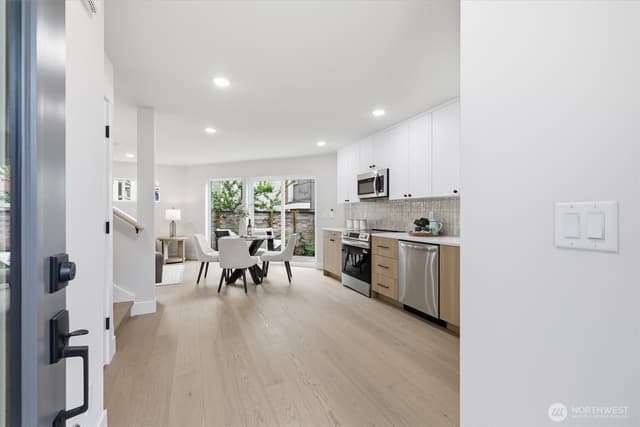 Property photo for 1409 29th Avenue, Seattle photo 3