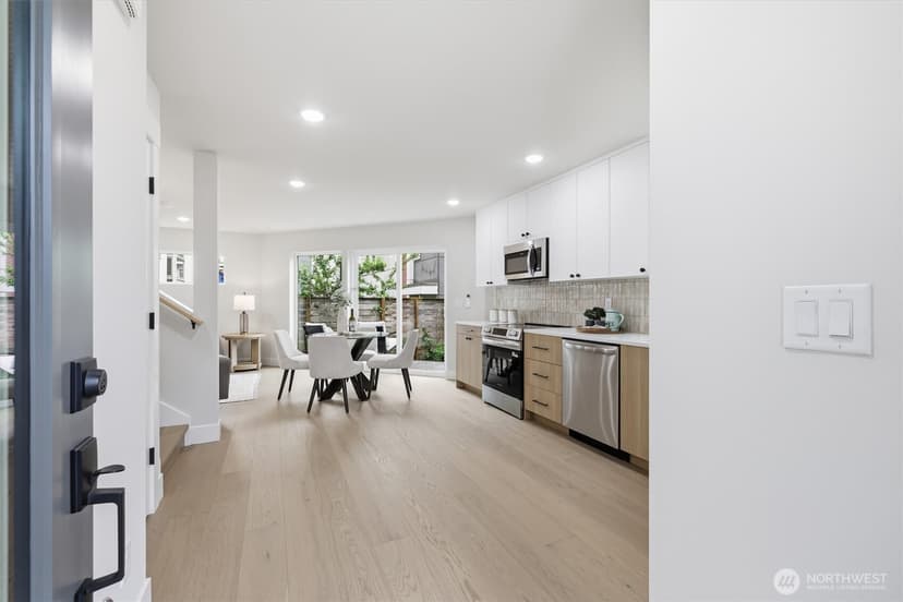 Property photo for 1409 29th Avenue, Seattle photo 3