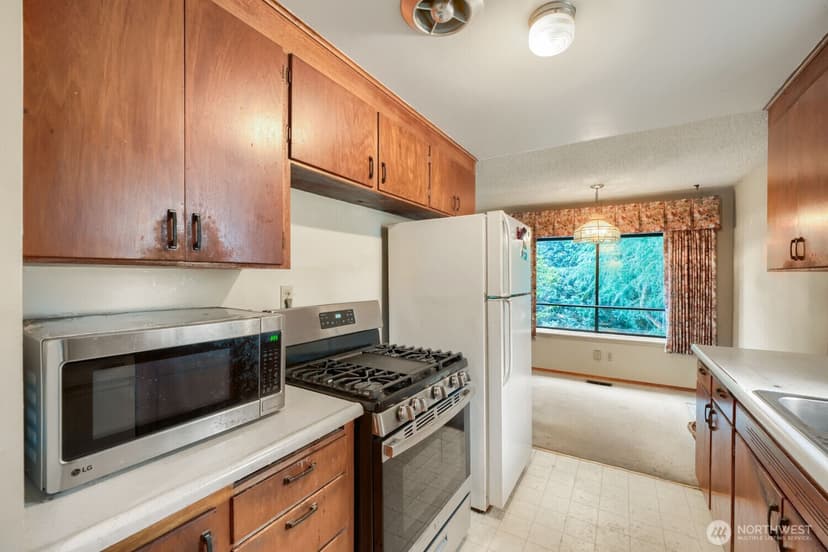 Property photo for 12524 13th Avenue SW, Burien photo 11