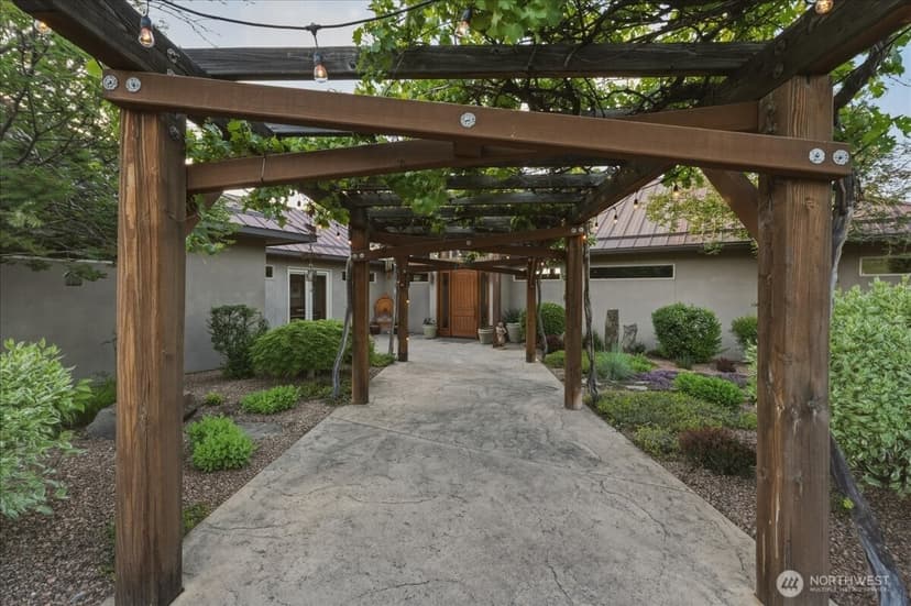 Property photo for 825 Hawks Meadow Road, Chelan photo 6