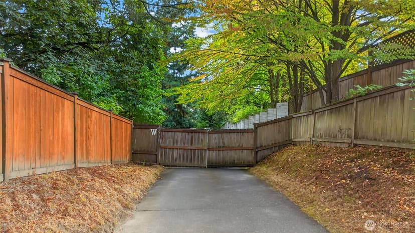 Property photo for 12730 15th Avenue NE, Seattle photo 4