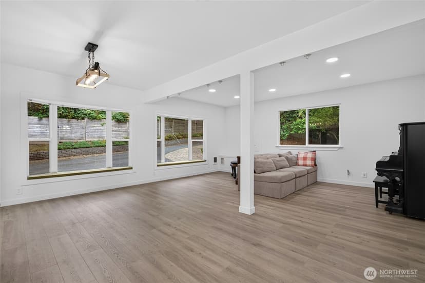 Property photo for 12730 15th Avenue NE, Seattle photo 21