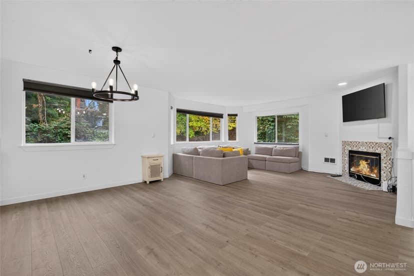 Property photo for 12730 15th Avenue NE, Seattle photo 10